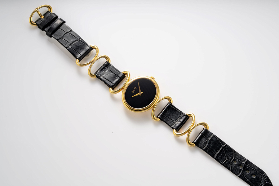 Oval Dress Watch Ref.9802D with Gold and Leather Bracelet