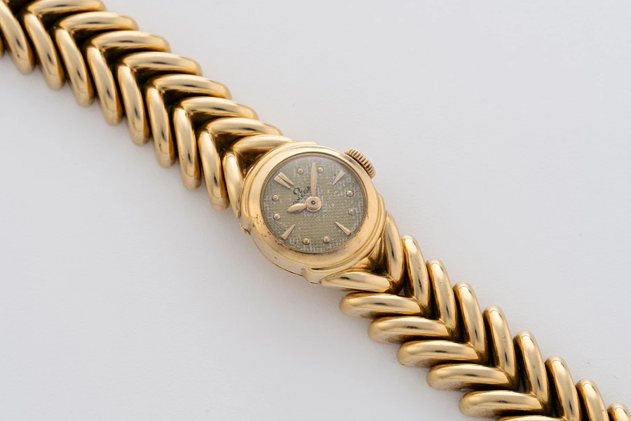 Ladies Watch Ref. 7001 in 18k Yellow Gold