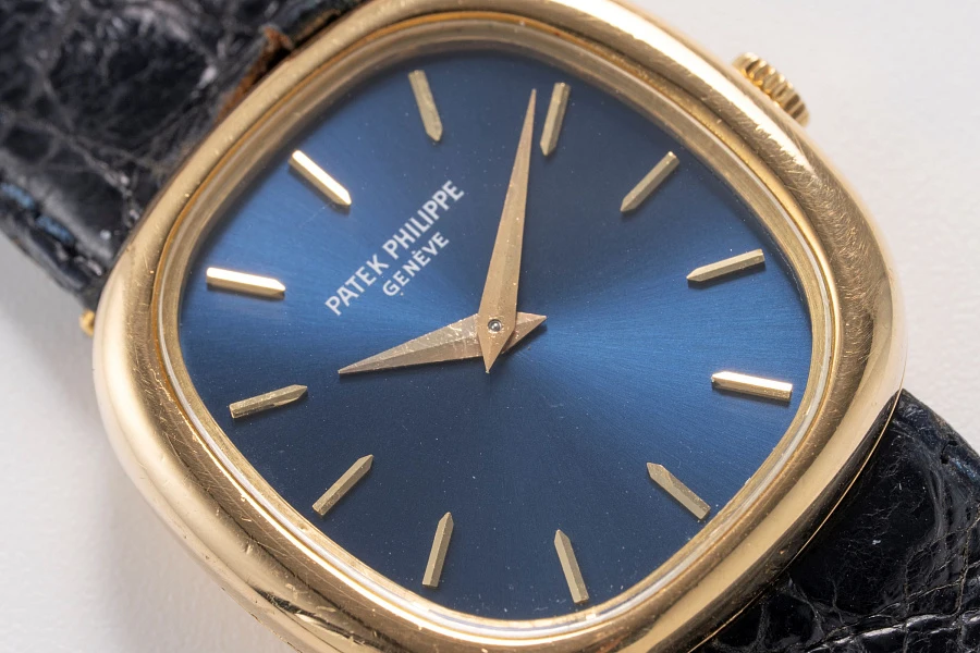 Ladies Ellipse Ref. 4223 in 18k Yellow Gold