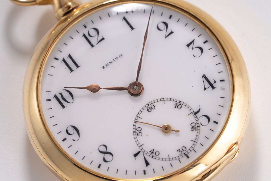 Small Pocket Watch in 18k Yellow Gold