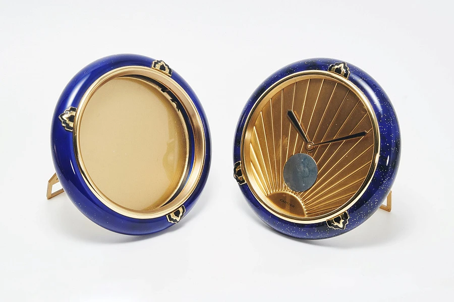 Rectangular and Round Picture Frames & Set of Table Clocks