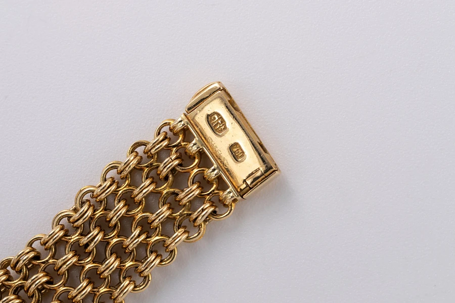 Ladies Watch on Mesh Bracelet in 18k Yellow Gold