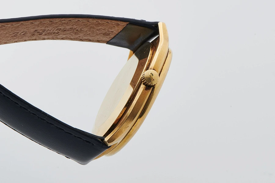 Early Quartz Ref. 3004 in 18k Yellow Gold