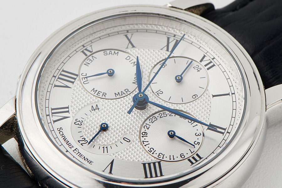 Calendar in Stainless Steel