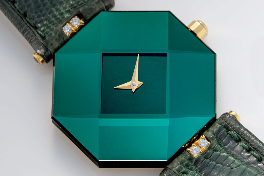 Green Sapphire in 18k Yellow Gold