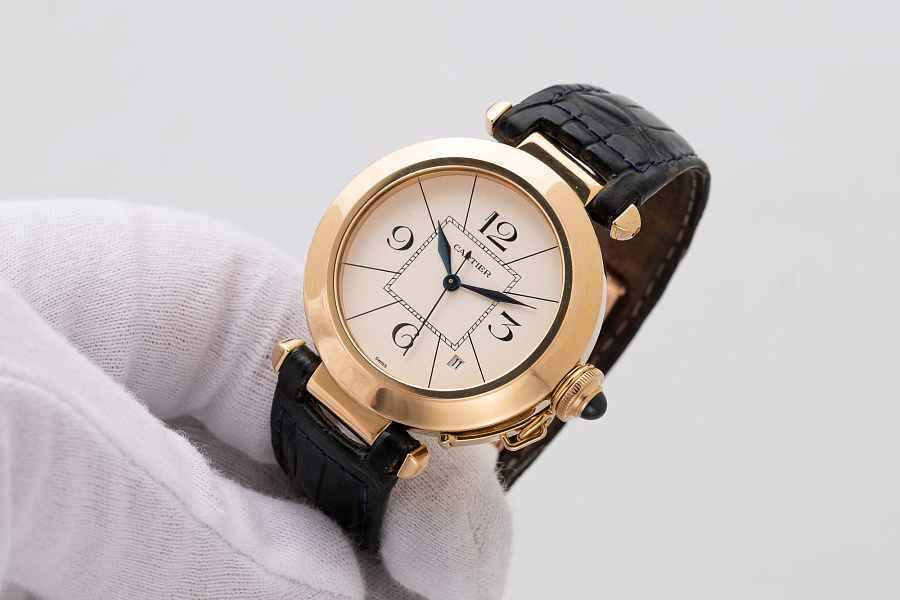 Pasha 18K Yellow Gold
