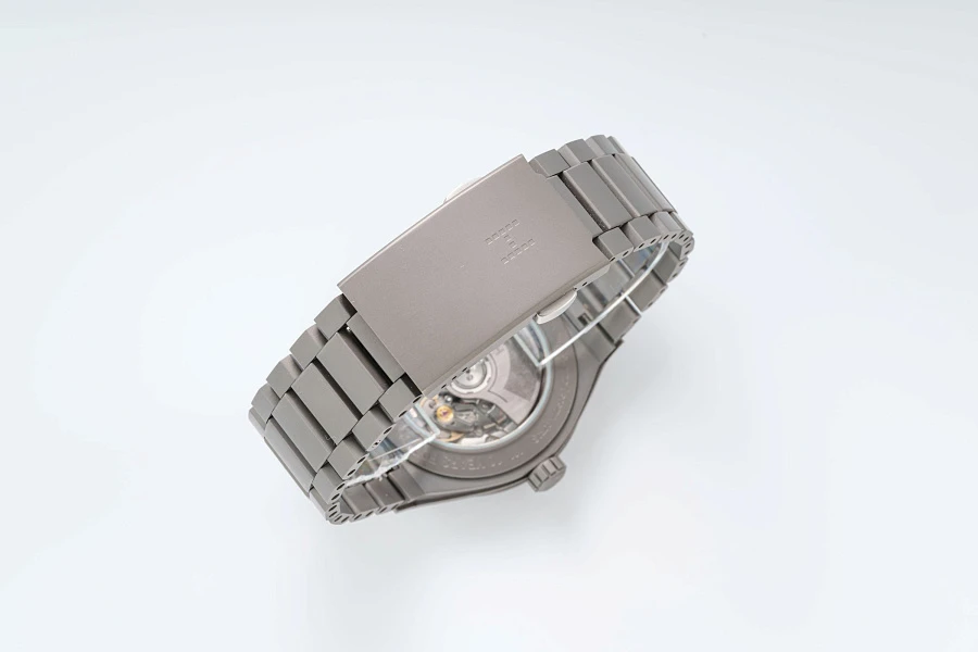 Autark 10 Years Edition in Titanium