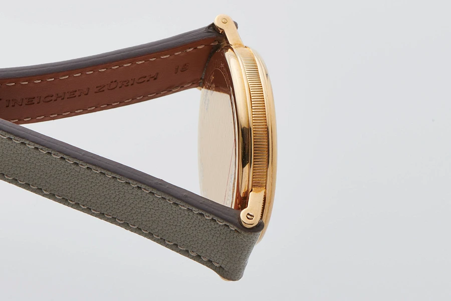 Classique Ref. 5930 in 18k Yellow Gold