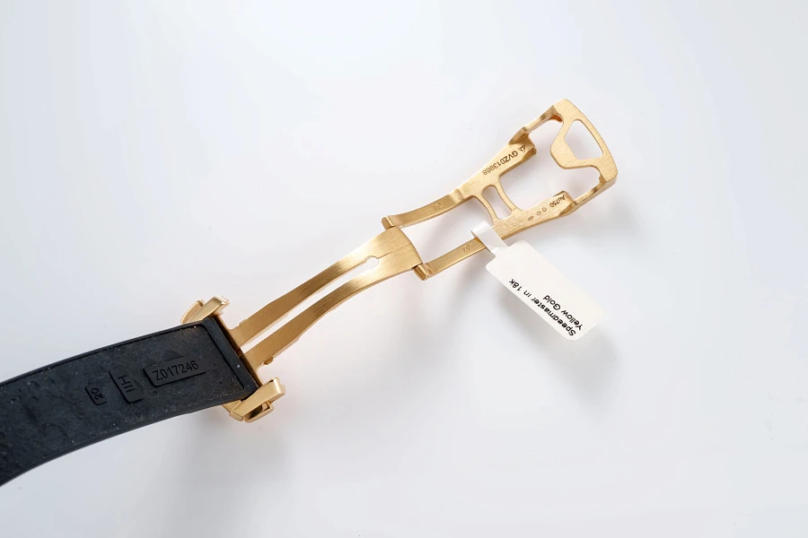 Speedmaster in 18k Yellow Gold