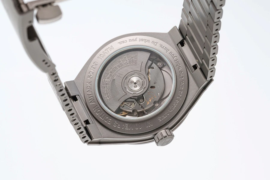Autark 10 Years Edition in Titanium