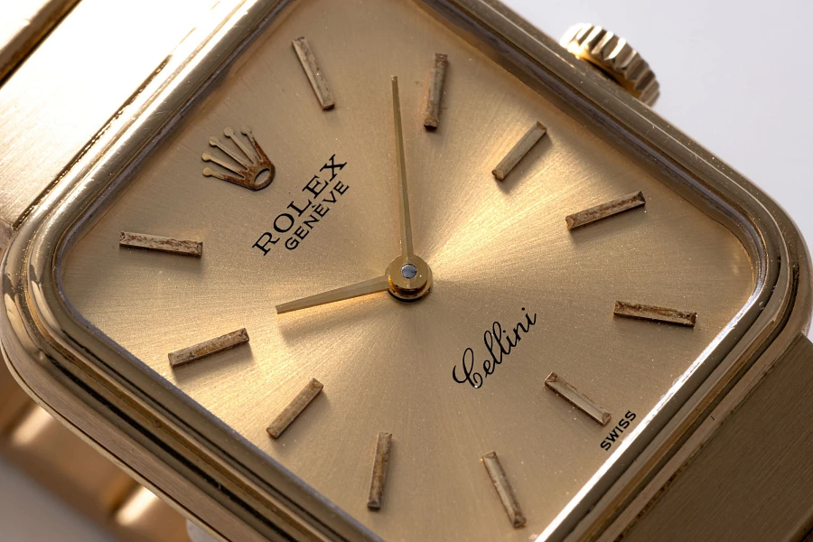 Cellini Ref. 4327/8 in 18k Yellow Gold