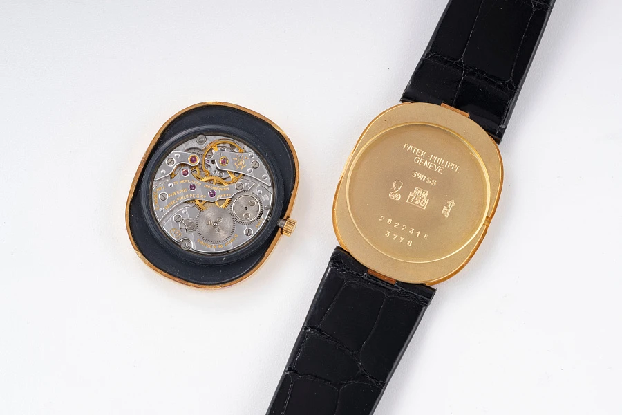 Ellipse 'Gübelin' Double-Signed in 18k Yellow Gold