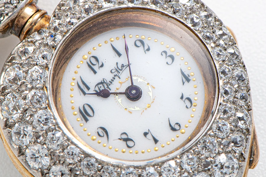 1920s Heart-Shaped Pendant Watch in 18k Yellow Gold with Diamonds