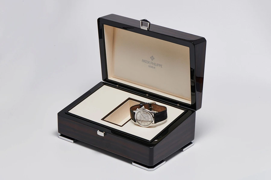 Calatrava Ref. 5196 in Platinum