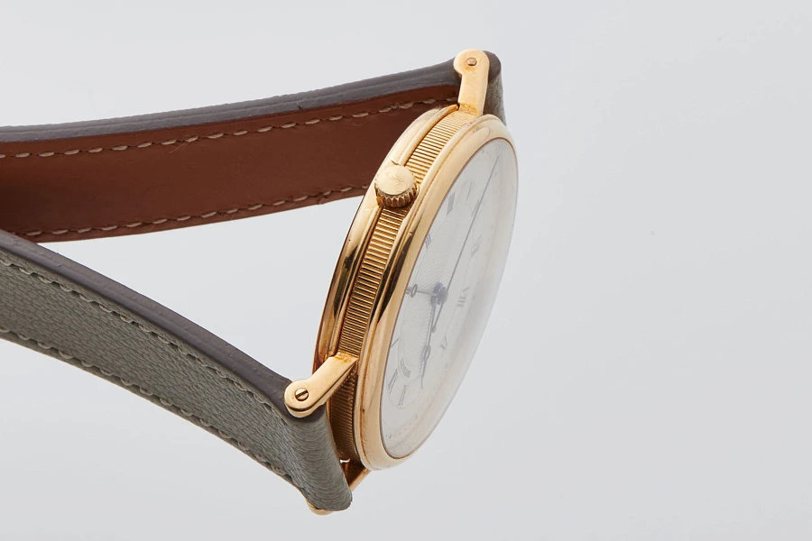 Classique Ref. 5930 in 18k Yellow Gold