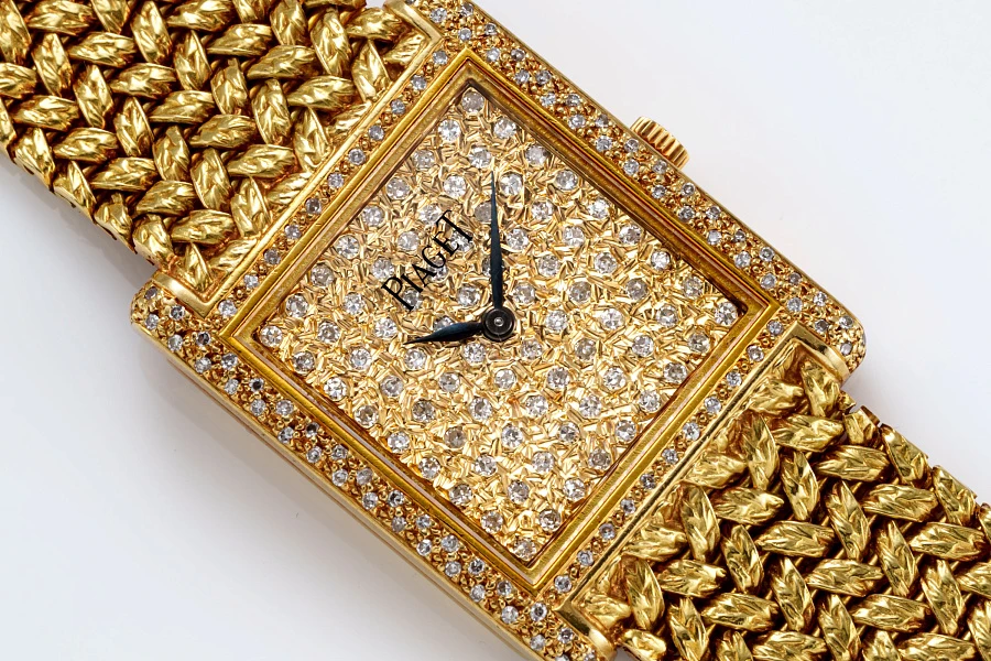 Tank Ref. 90805 D2 in 18k Yellow Gold