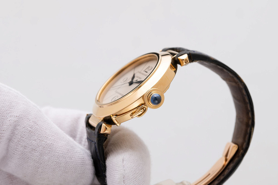 Pasha 18K Yellow Gold