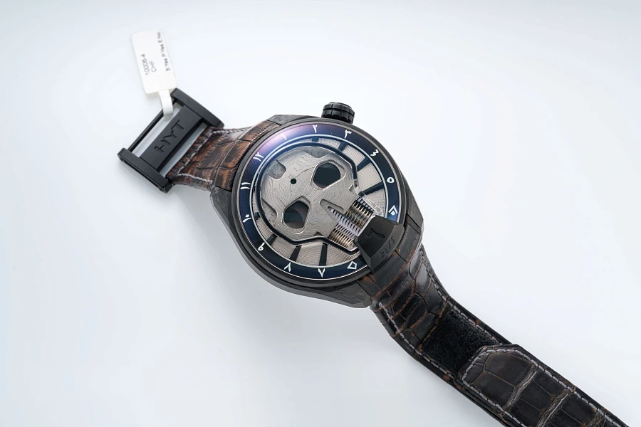 H1 Carbon Skull Arabic Edition