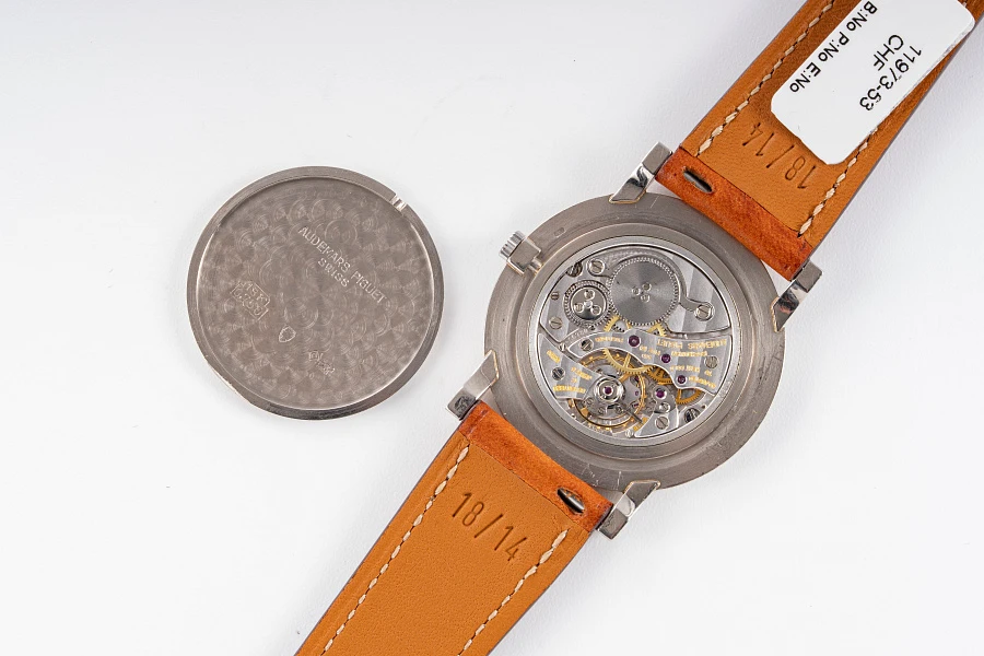 Ultra-Thin Dress Watch in 18k White Gold