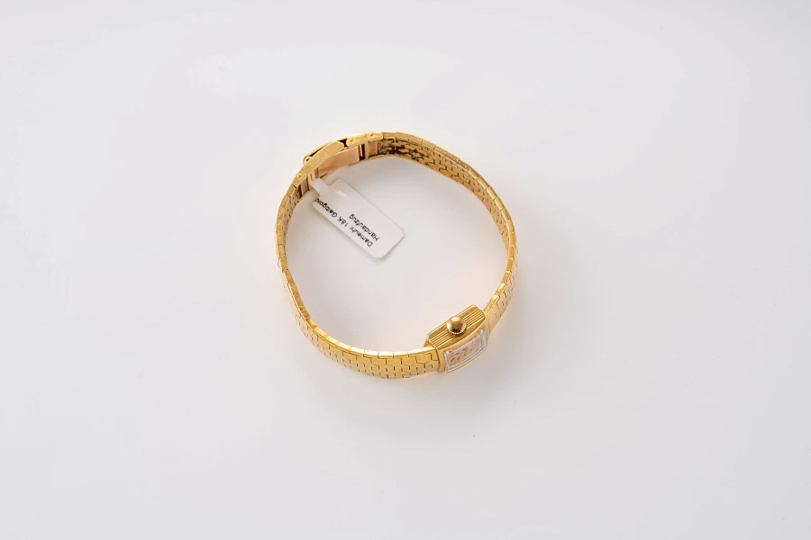 Square Ladies Watch in 18k Yellow Gold
