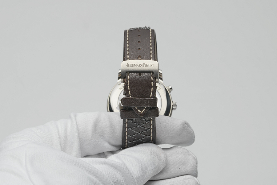 Gstaad / Classic Titan Chronograph