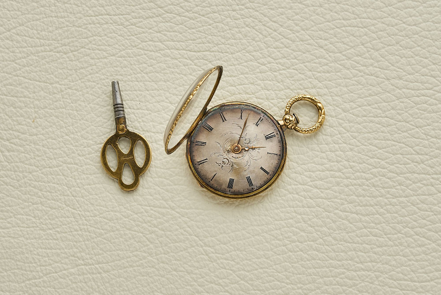 Small Pocket Watch 18k Yellow-Gold 32mm with Key