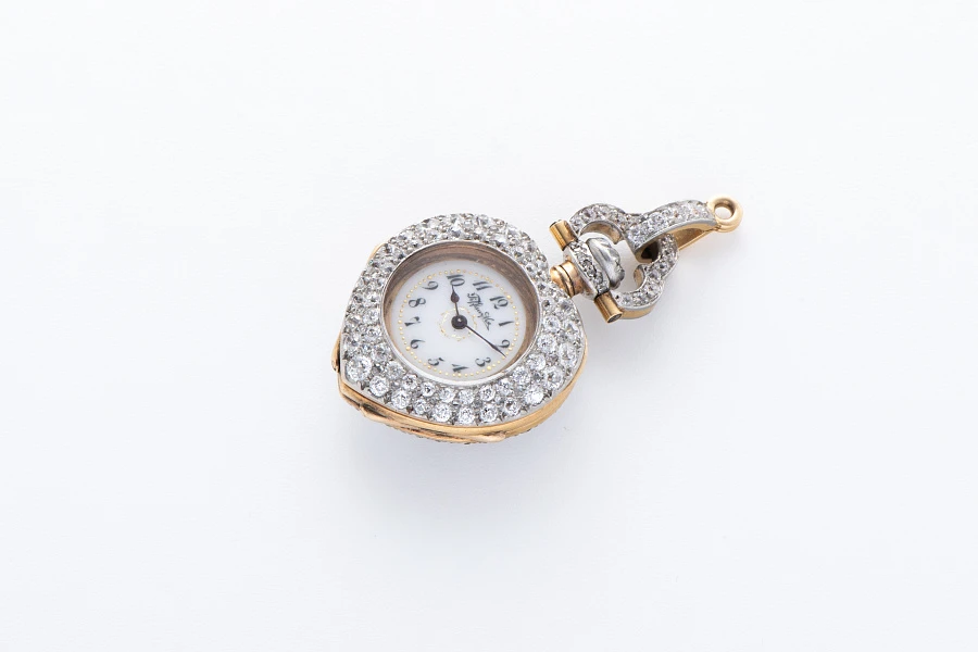 1920s Heart-Shaped Pendant Watch in 18k Yellow Gold with Diamonds