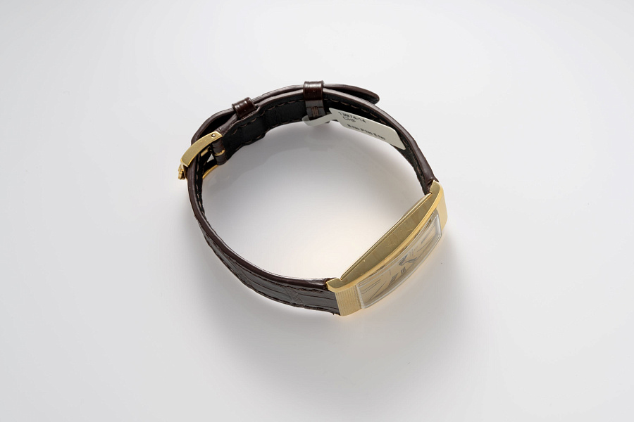 Automatic Curved Watch Ref. 124105 in 18k Yellow Gold
