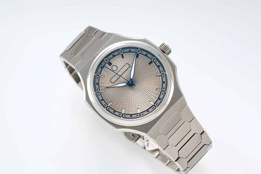 Perception V1 'Ying' in Stainless Steel