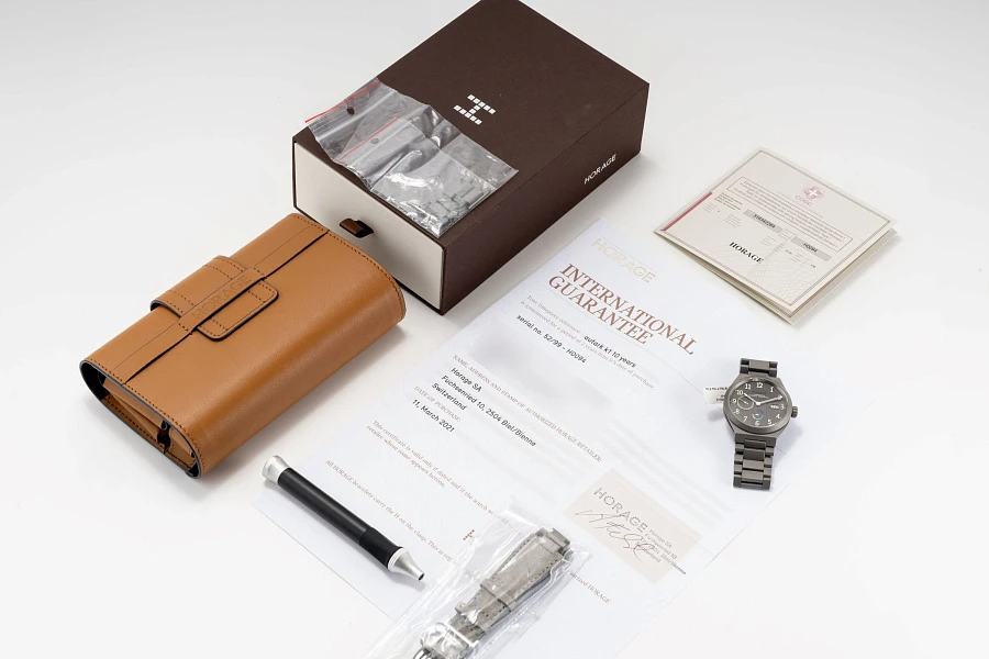 Autark 10 Years Edition in Titanium