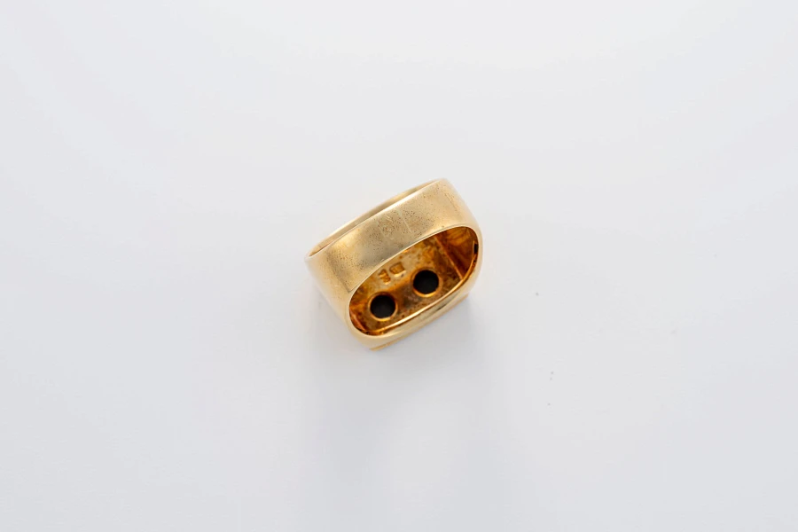 Khanjar-set Wristwatch, onyx Goldring, Lighter, Keychain all in 18k yellow gold