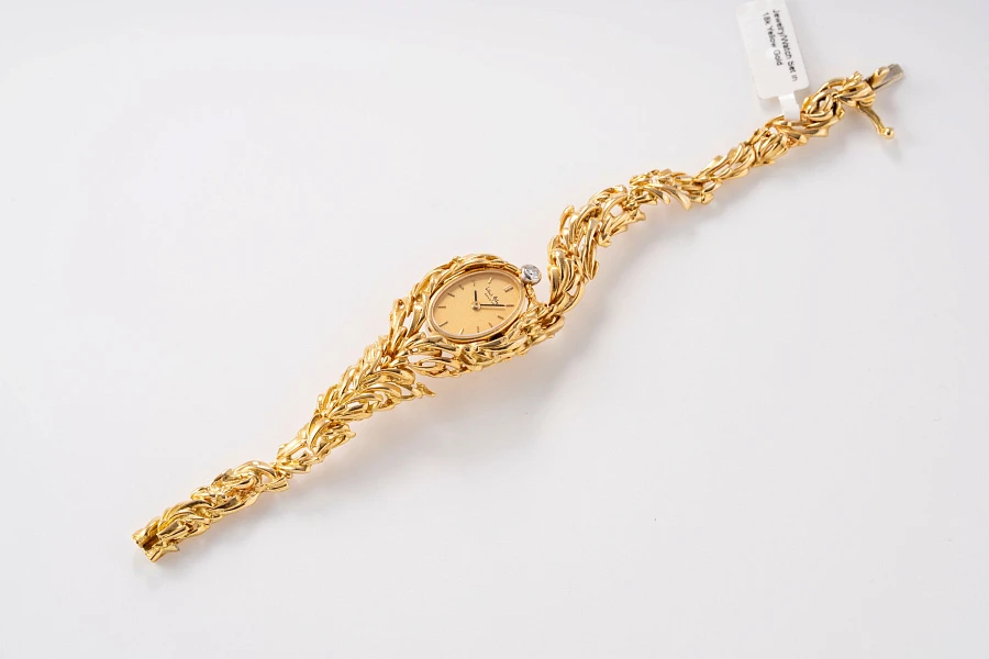 Set of a Watch and Complementary Jewelry in 18k Yellow Gold