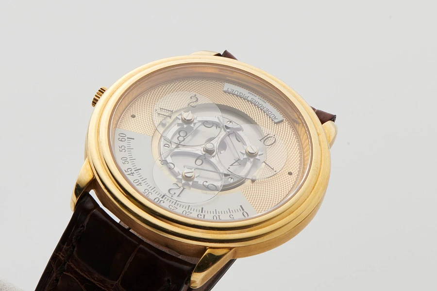 Star Wheel Ref. 25720BA in 18k Yellow Gold