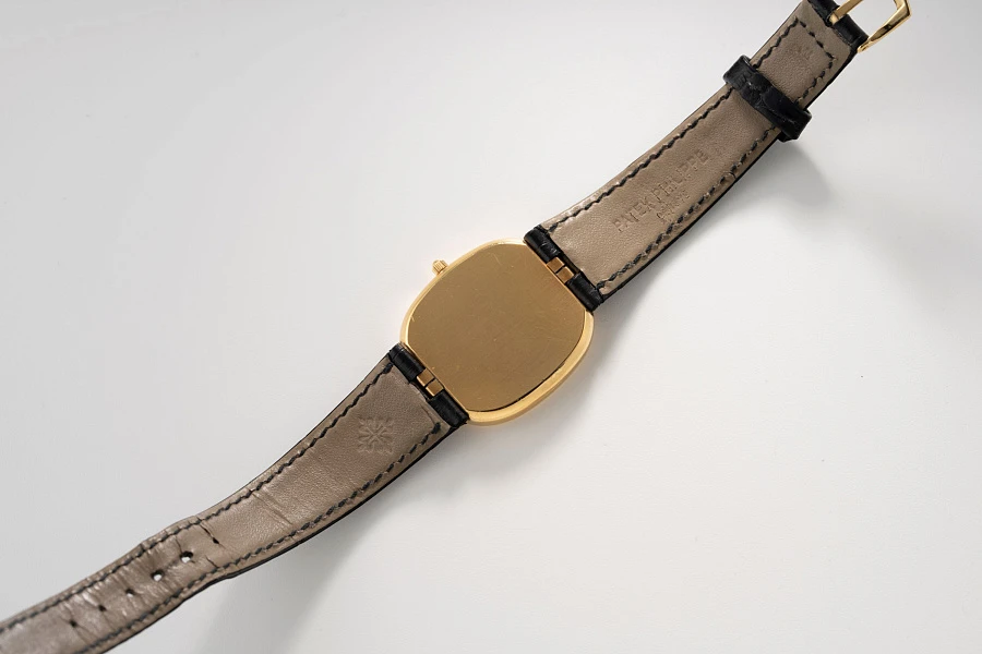 Ellipse Quartz Ref. 3747 in 18k Yellow Gold