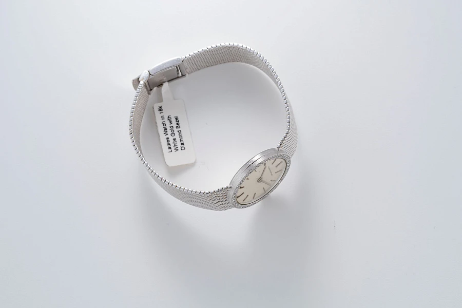 Ladies Watch in 18k White Gold with Diamond Bezel