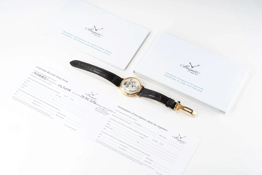 Classique Ref. 7337 in 18k Yellow Gold