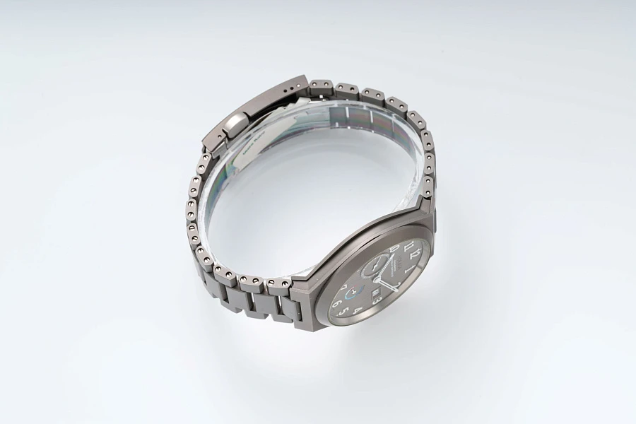 Autark 10 Years Edition in Titanium