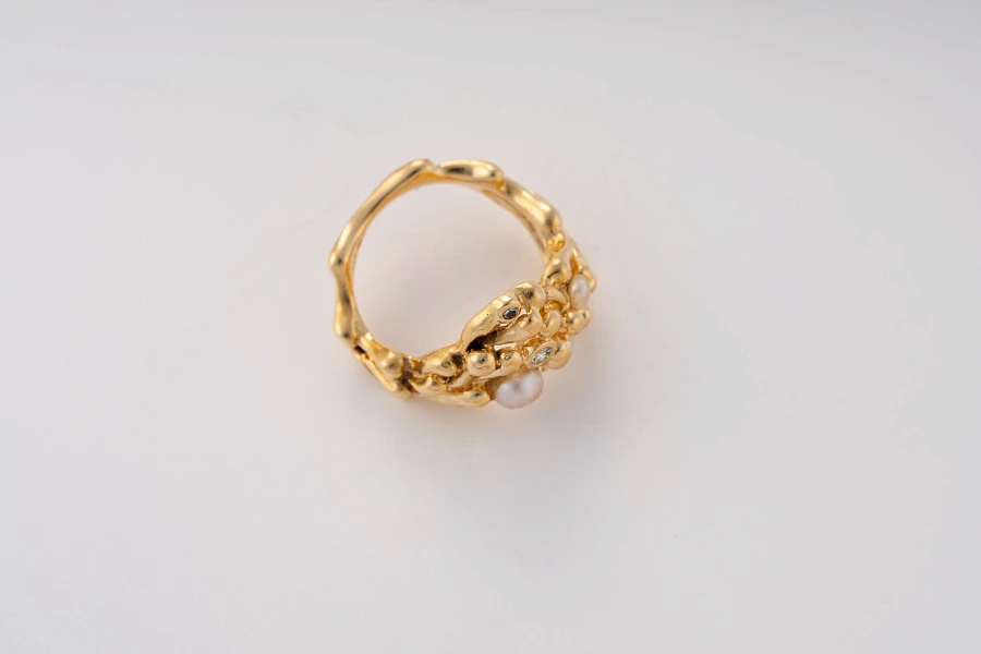 Set of a Watch and Complementary Jewelry in 18k Yellow Gold