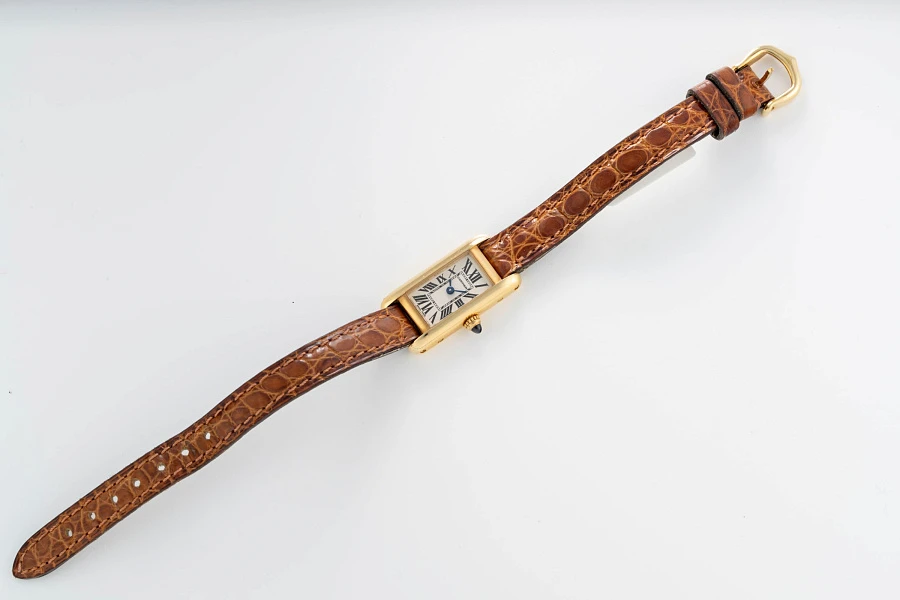 Tank Allongé Ref. 2443 in 18k Gelbgold
