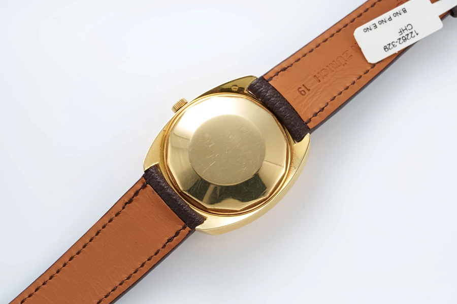 Cushion Case in 18k Yellow Gold