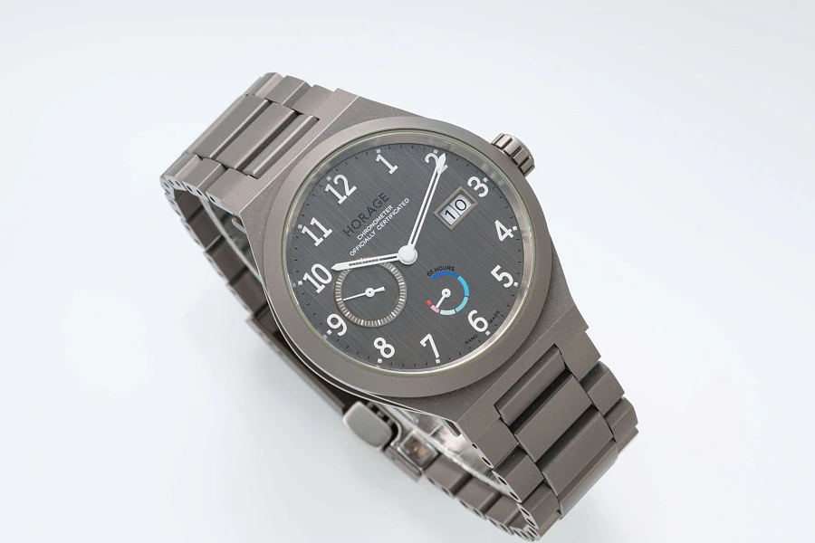 Autark 10 Years Edition in Titanium