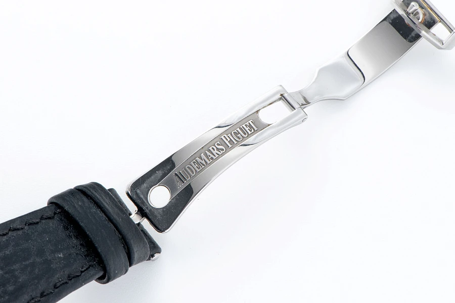 Early Offshore 'Beast' Ref. 25721 in Stainless Steel