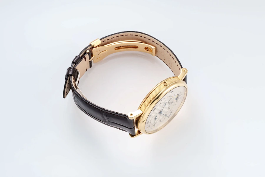 Classique Ref. 7337 in 18k Yellow Gold
