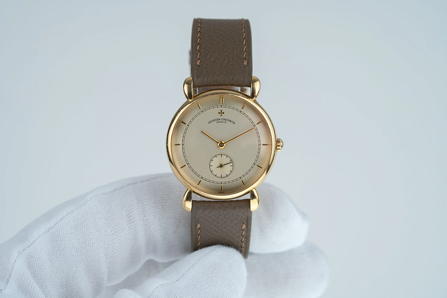Fancy Lugs 18K Yellow Gold