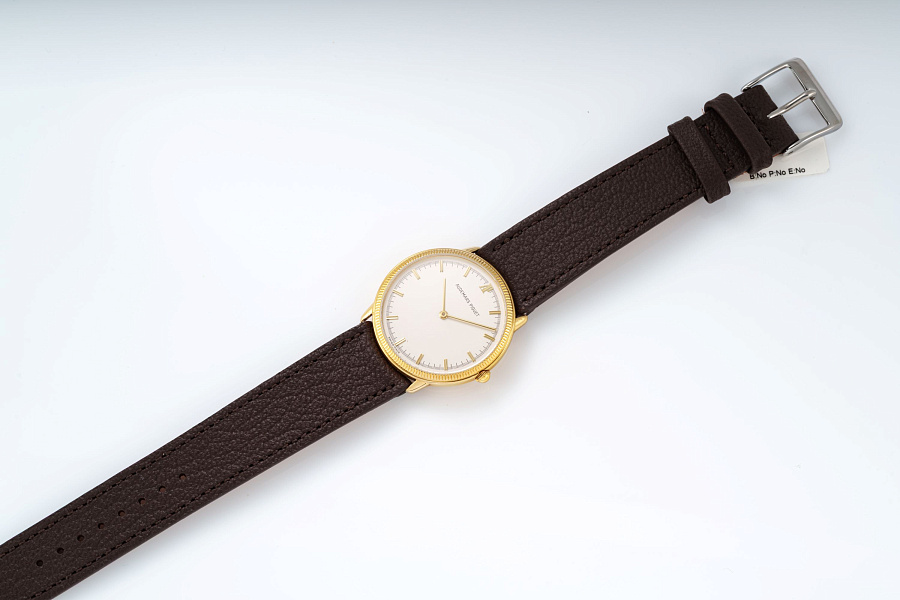 Coin Bezel Quartz Dress Watch in 18k Yellow Gold