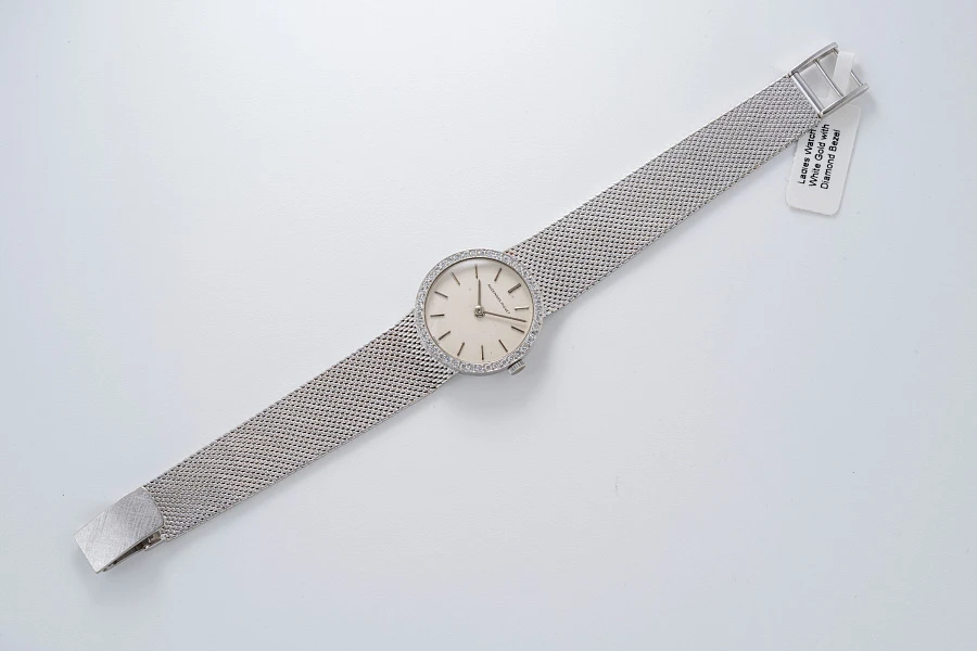Ladies Watch in 18k White Gold with Diamond Bezel