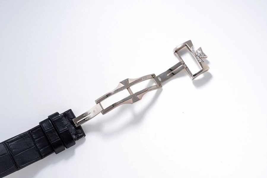 Kalla Lune Ref. 83630 in 18k White Gold with Pavé Baguette Diamonds