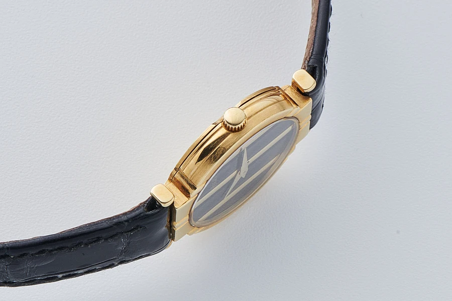 Protocole Ref. 8263 with Onyx Dial in 18k Yellow Gold