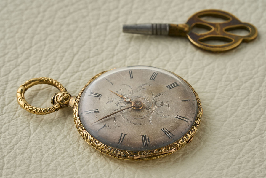 Small Pocket Watch 18k Yellow-Gold 32mm with Key