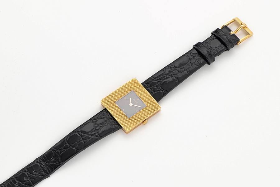 Square Clous de Paris Ref. 99014 in 18k Yellow Gold